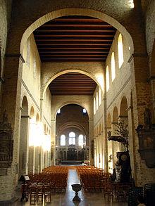 Nef centrale de la collégiale de Nivelles Nef centrale de la collégiale de Nivelles