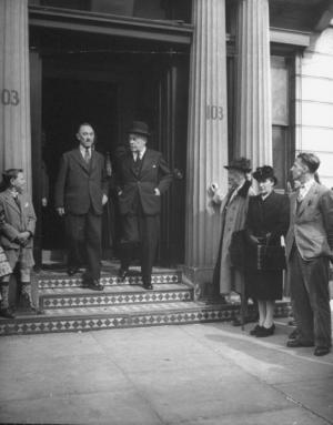 Hubert Perlot et Camille Gutt quittant Londres en septembre 1944 pour Bruxelles.